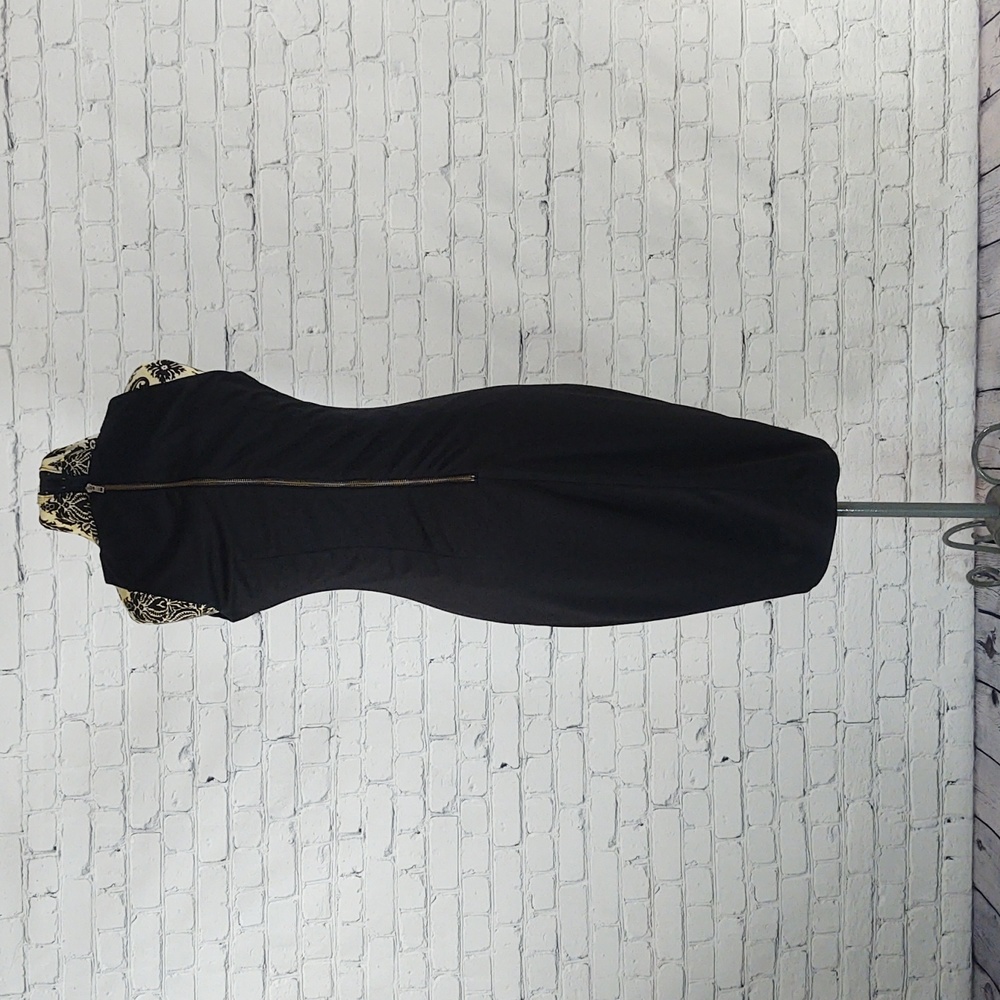 The Limited Size M Sleeveless V-Neck Cocktail Dress with Gold Zipper - Picture 2 of 10